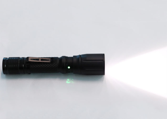 USBポートが付いているアルミニウム再充電可能で戦術的なLEDの懐中電燈IP67 5W 300Lmの再充電可能な懐中電燈